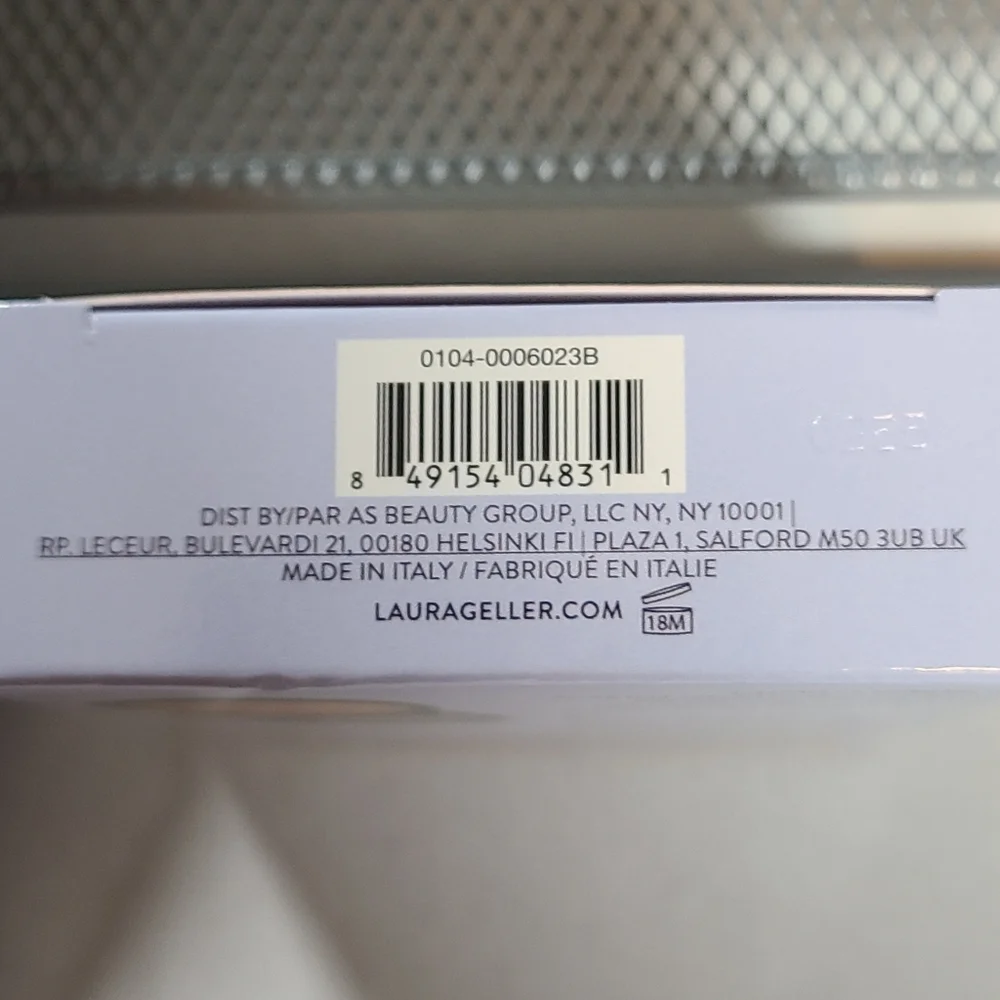 Laura Geller Baked Balance-N-Brighten Color Correcting Foundation-Light W Brush